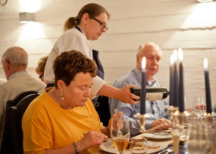 Nordre Ekre Gardshotell Hotel