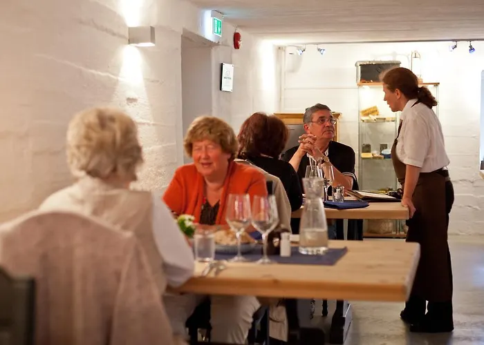 Nordre Ekre Gardshotell فندق