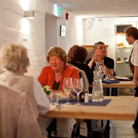 Nordre Ekre Gardshotell Hotel